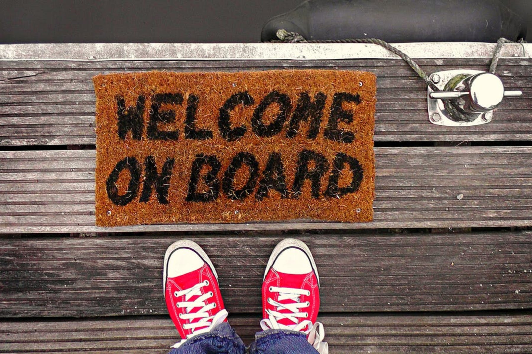 Deurmat met de tekst: "Welcome on board"...  bij Studio JeChriChe.